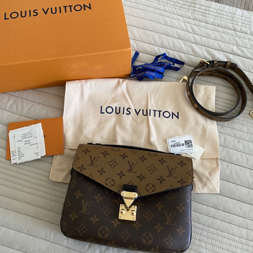 LV Pochette Métis reverse monogram